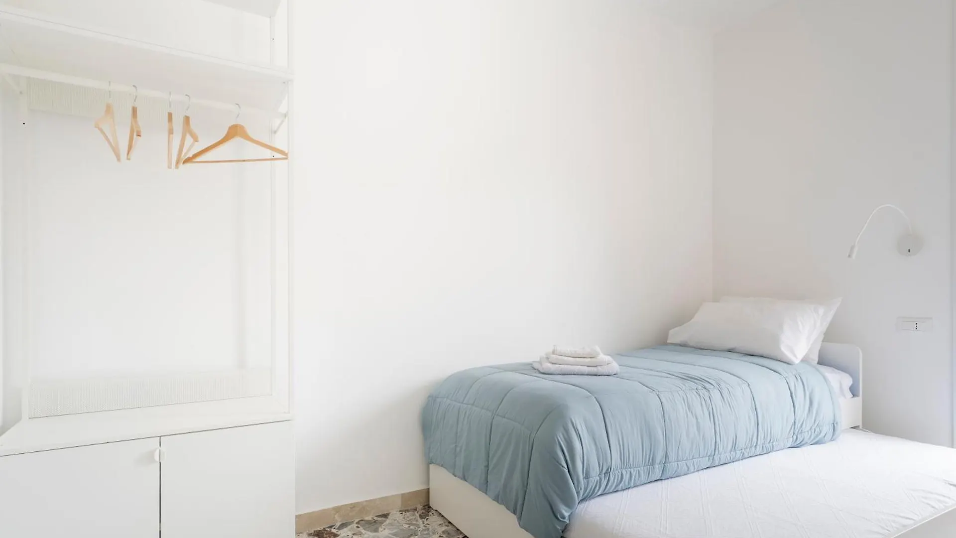 Eos Serenity Suites Syracuse 0*,